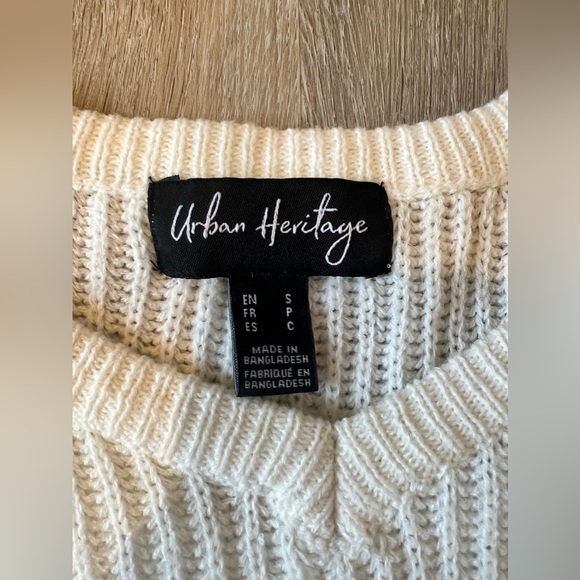 Urban Planet shoulder cut out knit sweater - Picture 3 of 3